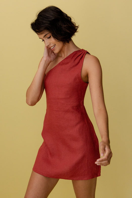 Juni | Elegantes kurzes Sommerkleid