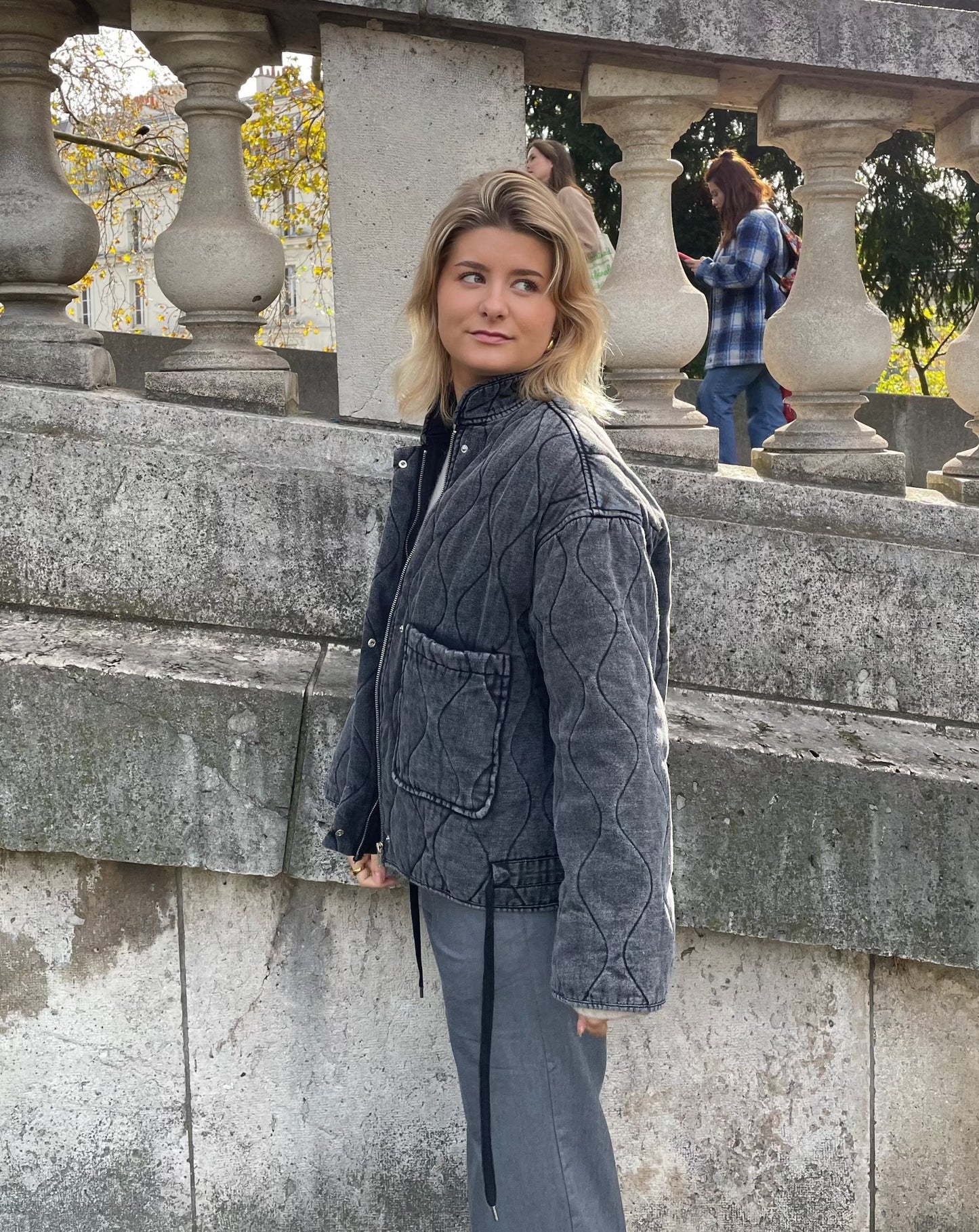 Renni | Graue Must-Have-Jacke mit großen Taschen