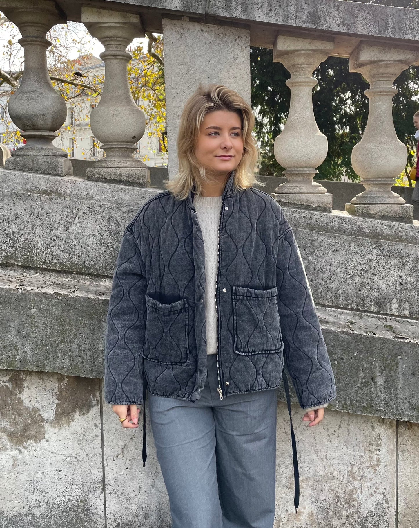 Renni | Graue Must-Have-Jacke mit großen Taschen