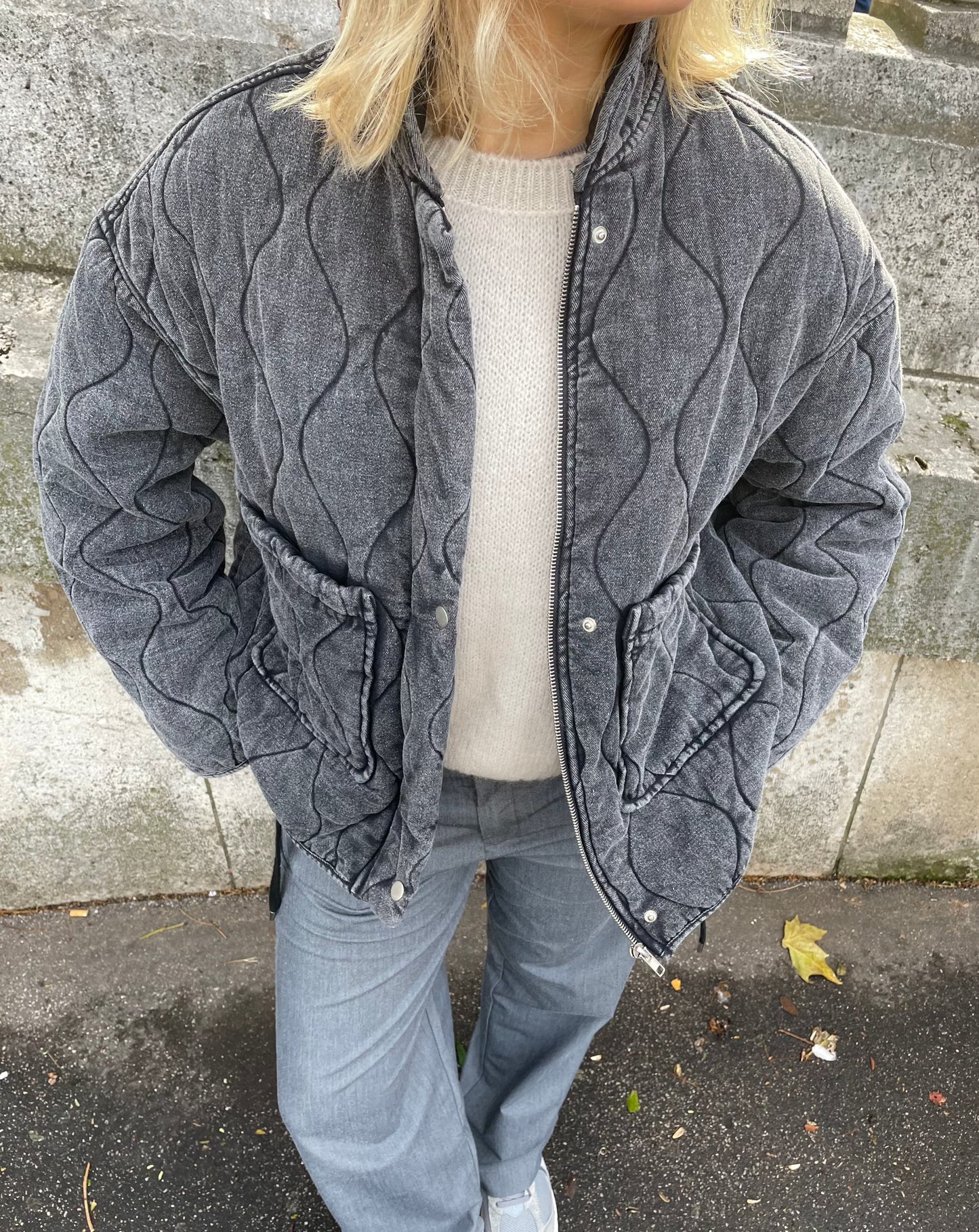 Renni | Graue Must-Have-Jacke mit großen Taschen