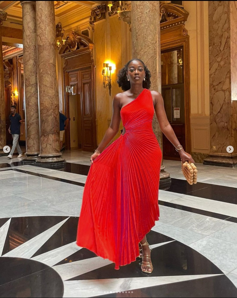 Sabel | Plissee-Kleid mit einer Schulter: Elegante Frauen