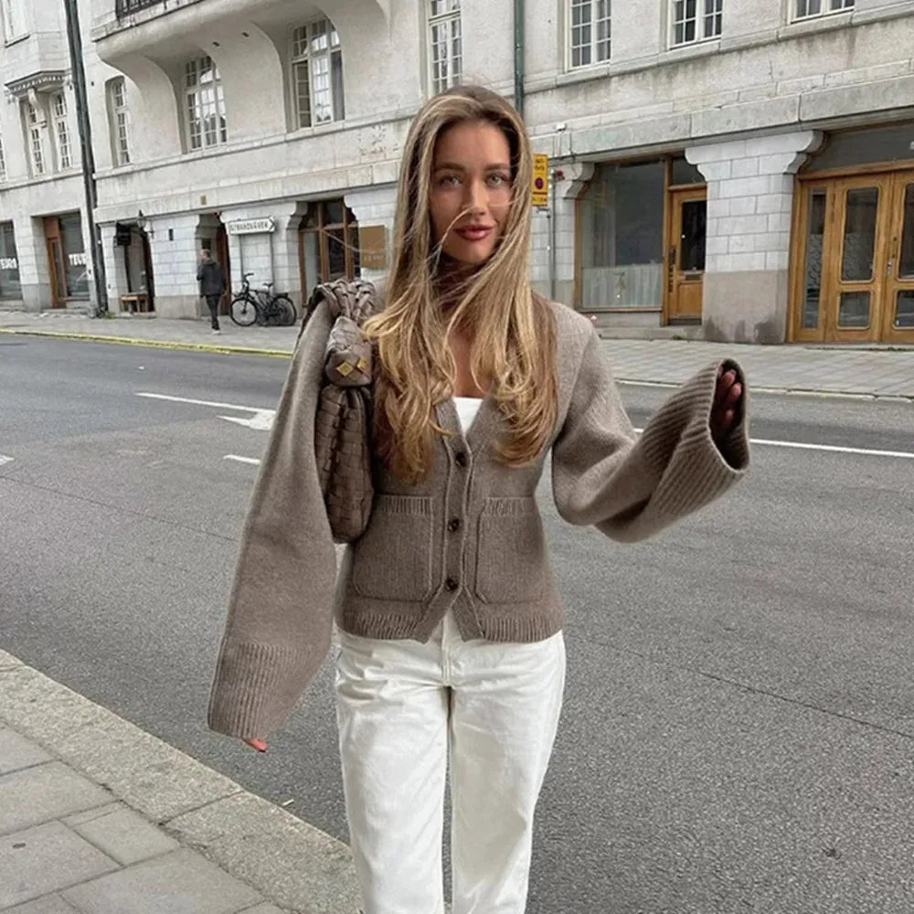 Arnelle | Strickjacke für Damen mit V-Ausschnitt, Knopfleiste und langen Ärmeln, Farbe Khaki