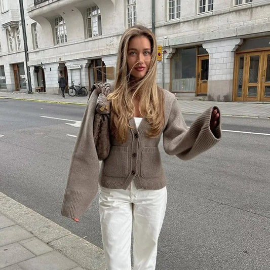 Arnelle | Strickjacke für Damen mit V-Ausschnitt, Knopfleiste und langen Ärmeln, Farbe Khaki
