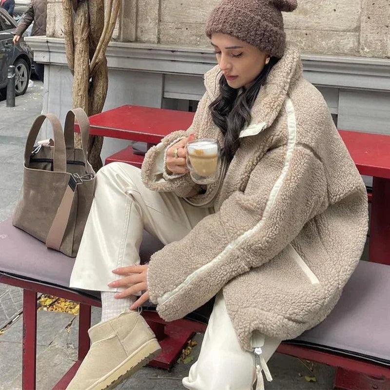 Emiliane | Zippbare Lammwolljacke für Damen in Oversize-Design