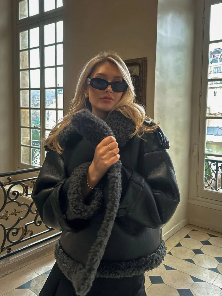 Alberta | Modischer Kunstledermantel – dick, warm und flauschig für Damen