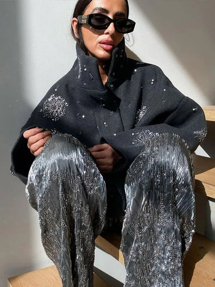 Pheya | Wollmantel mit Perlenblumen-Design