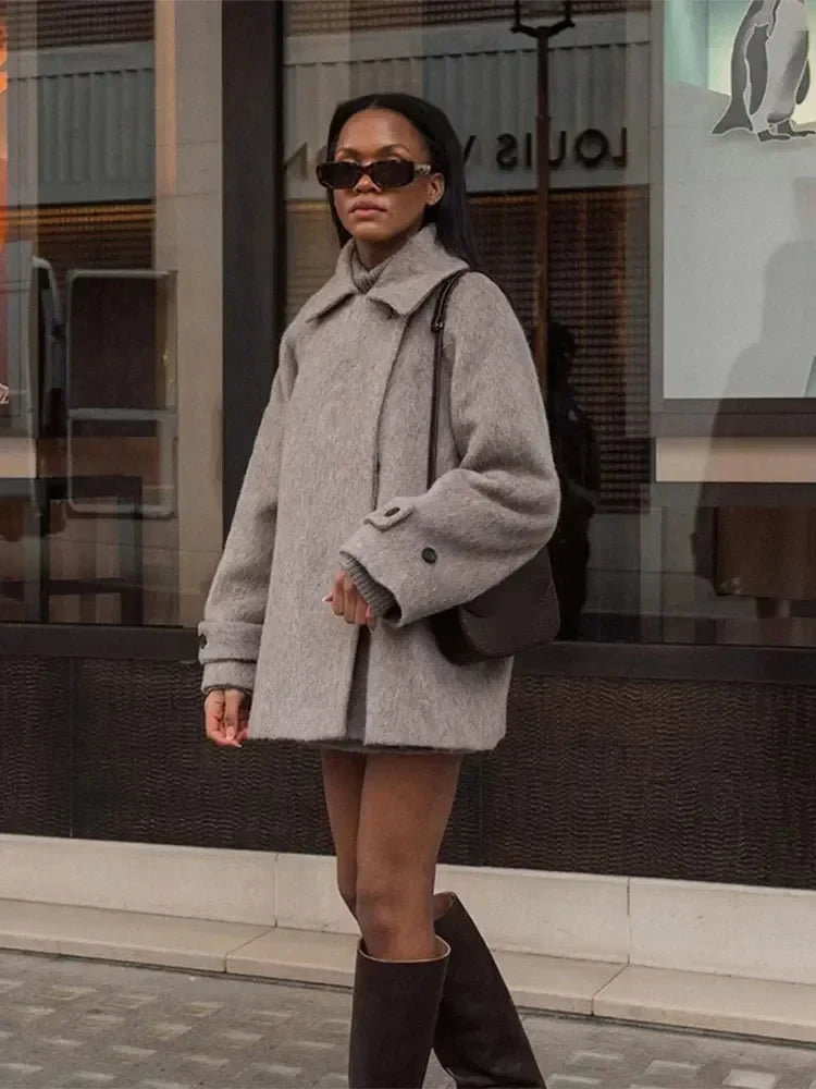 Klarah | Damen Wollmantel mit langen Ärmeln und Taschen – Warm und Stilvoll