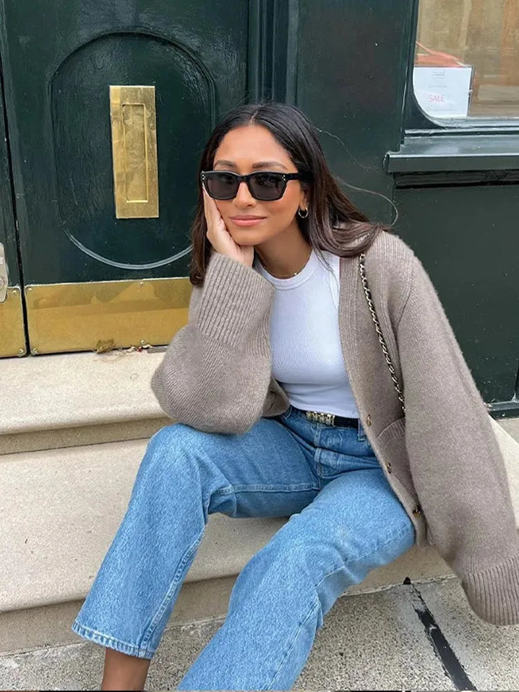 Arnelle | Strickjacke für Damen mit V-Ausschnitt, Knopfleiste und langen Ärmeln, Farbe Khaki