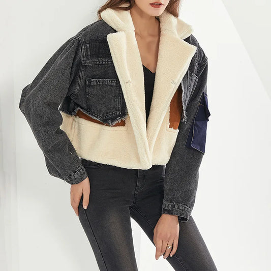 Louvelle | Cropped Lammwollmantel für Damen mit Denim-Patchwork – Perfekt für den Winter