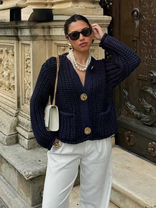 Magalie | Strickjacke für Damen mit V-Ausschnitt, Großen Knöpfen und Taschen – Perfekt für den Herbst