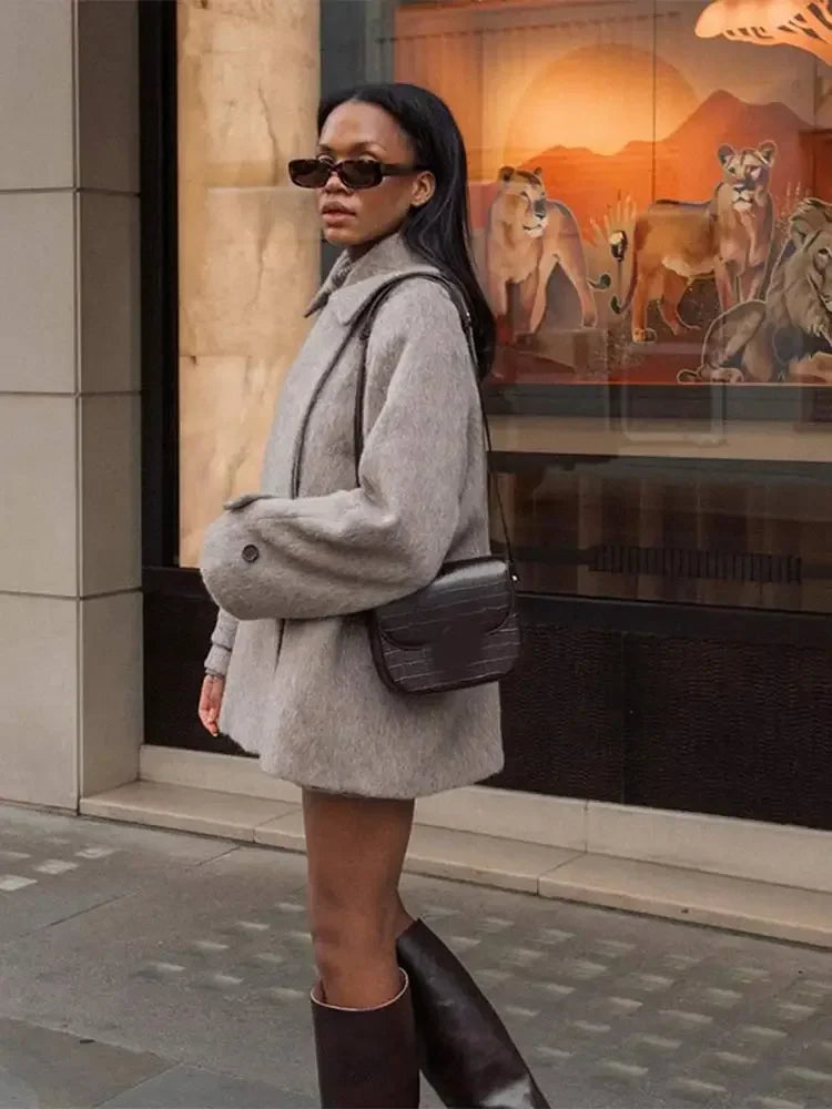 Klarah | Damen Wollmantel mit langen Ärmeln und Taschen – Warm und Stilvoll