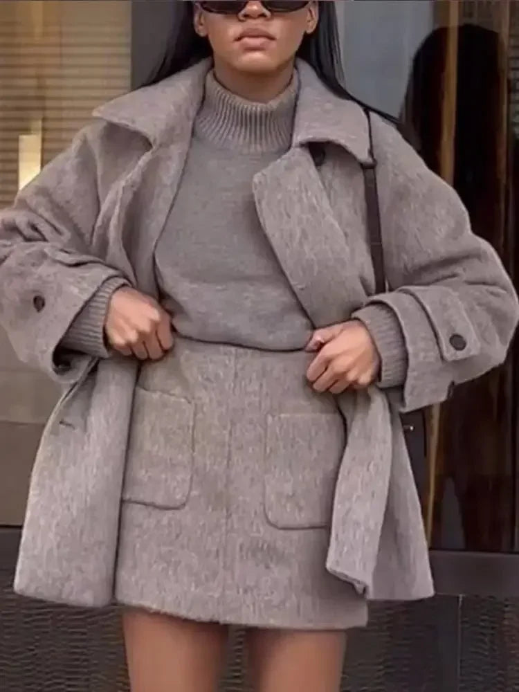 Klarah | Damen Wollmantel mit langen Ärmeln und Taschen – Warm und Stilvoll