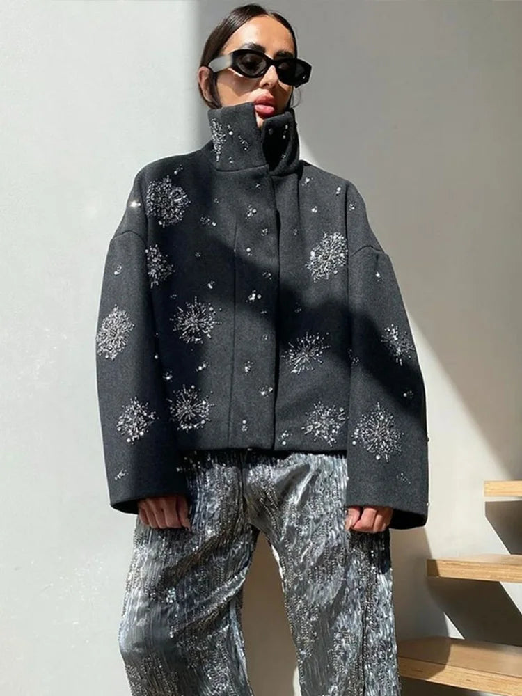 Pheya | Wollmantel mit Perlenblumen-Design