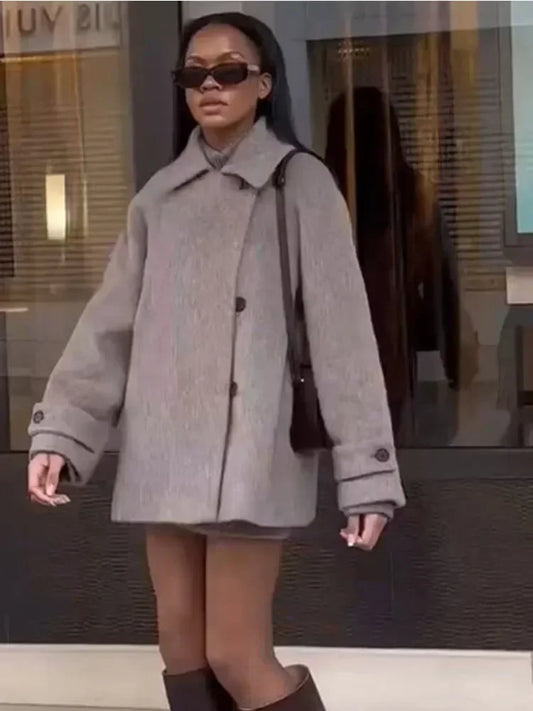 Klarah | Damen Wollmantel mit langen Ärmeln und Taschen – Warm und Stilvoll