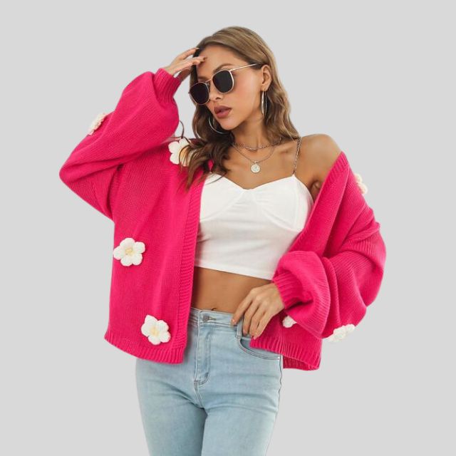 Gigie | Lebendiger Strickpullover mit Blumenapplikation