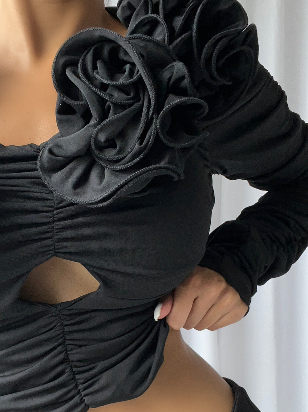 Odyssaea | Trendsetting Crop Top in Schwarz