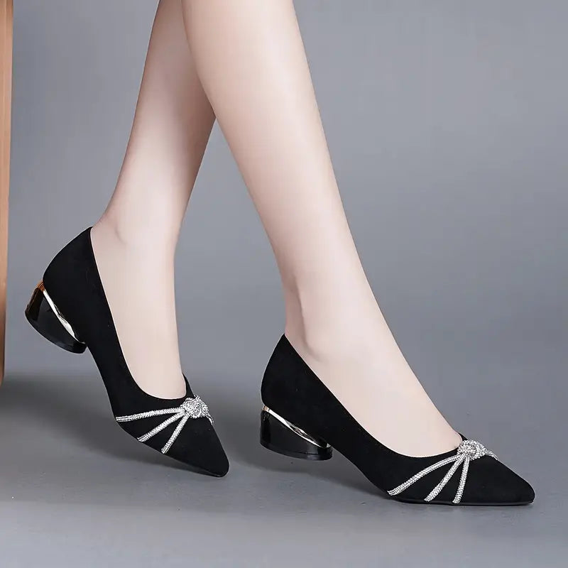 Valeria  | Elegante Spitze Pumps mit Strass und klobigen Absätzen