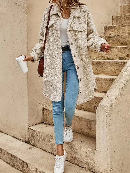 Ausi | Mantel aus einfarbigem, flauschigem Fleece mit Knopfleiste und Reverskragen