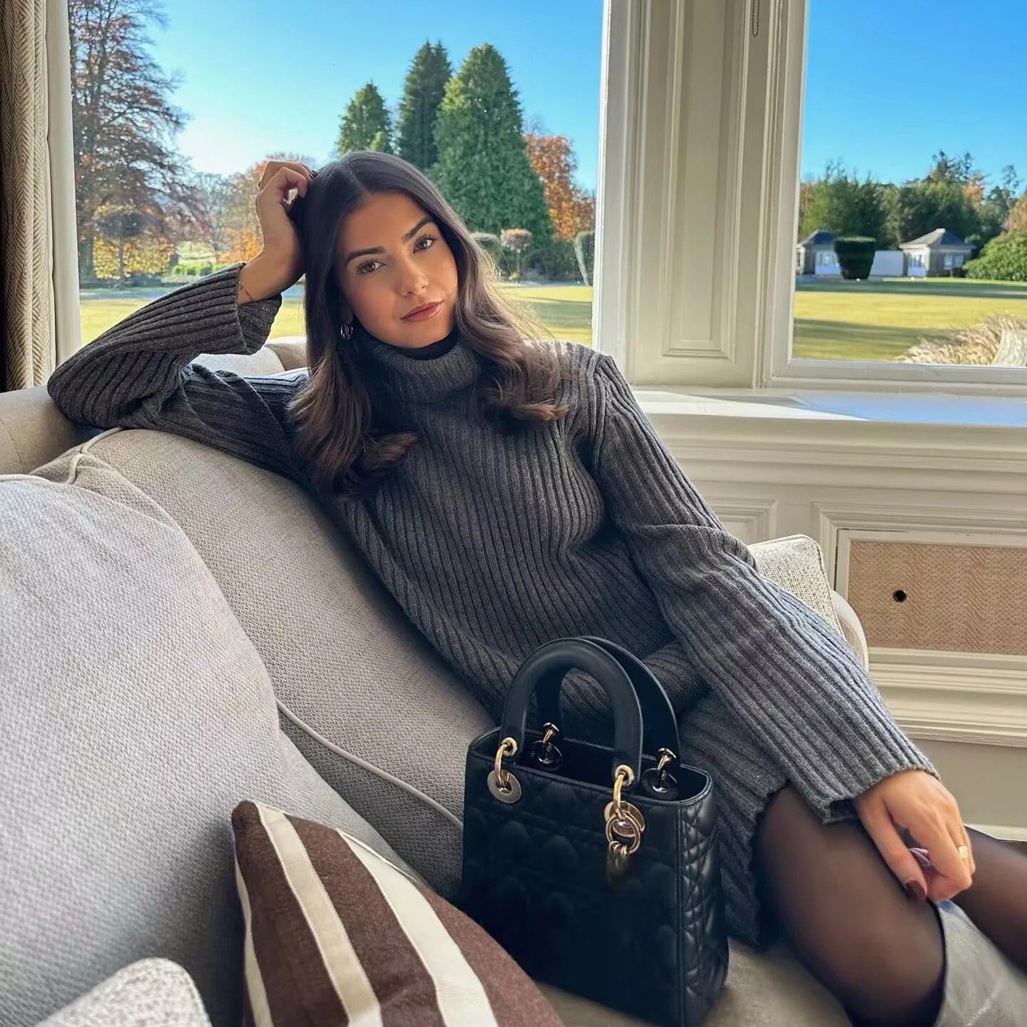 Ailis | Gerippter Rollkragenpullover mit Crop-Schnitt und Plisseerock-Set