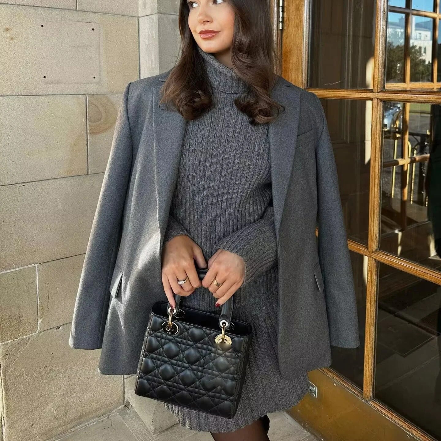 Ailis | Gerippter Rollkragenpullover mit Crop-Schnitt und Plisseerock-Set