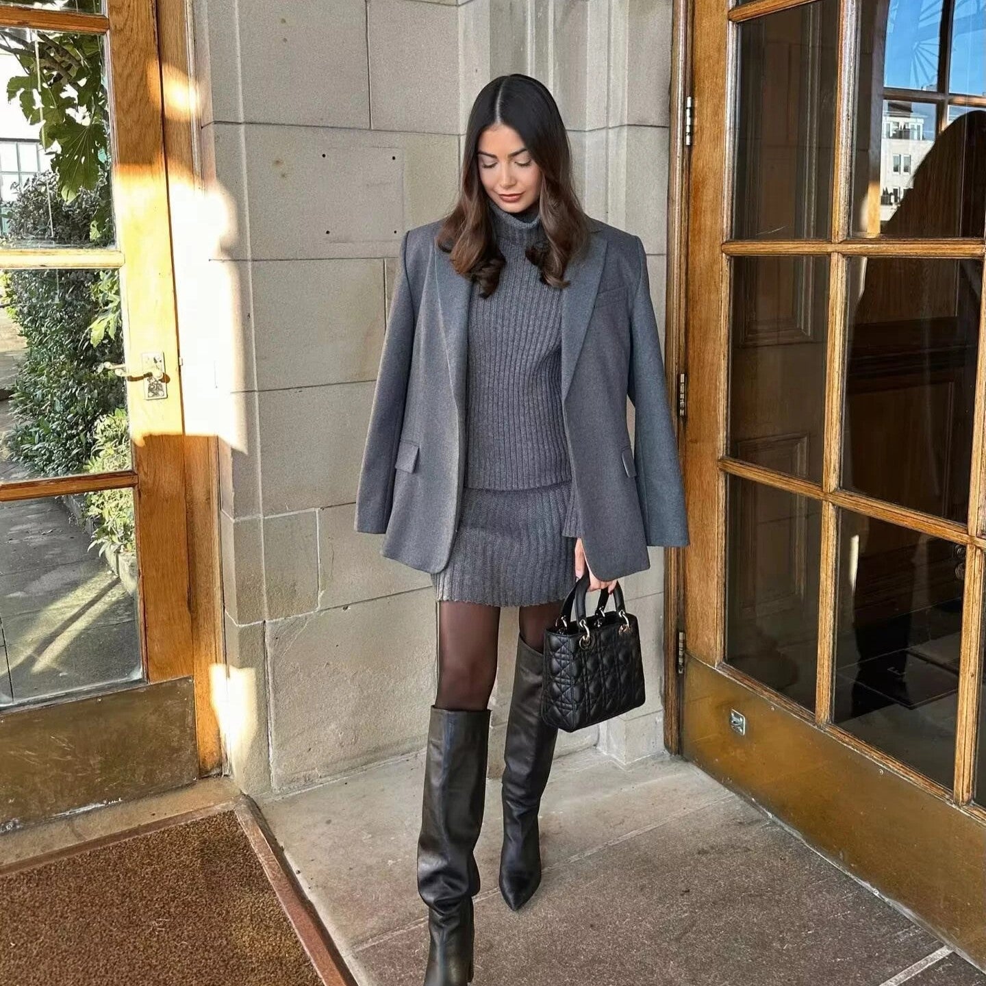 Ailis | Gerippter Rollkragenpullover mit Crop-Schnitt und Plisseerock-Set