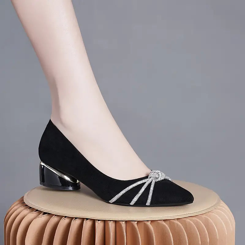 Valeria  | Elegante Spitze Pumps mit Strass und klobigen Absätzen