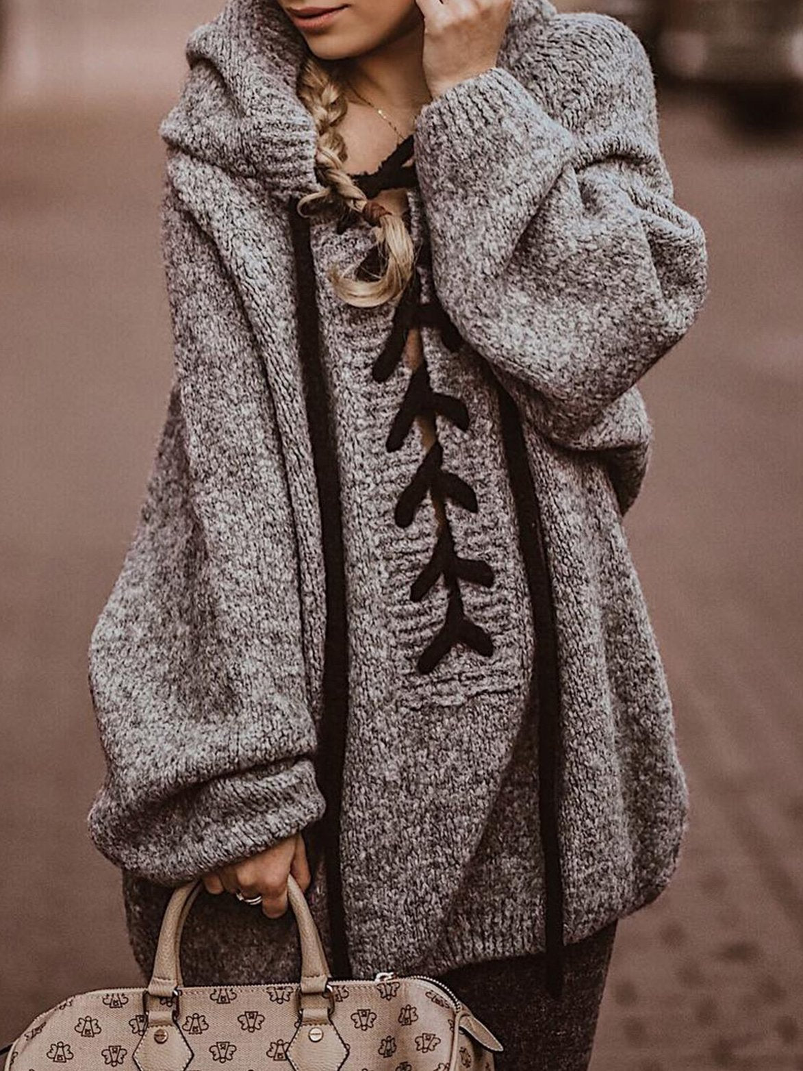 Kinya | Zeitloser Damen-Hoodie aus Strick mit stylischer Schnürung